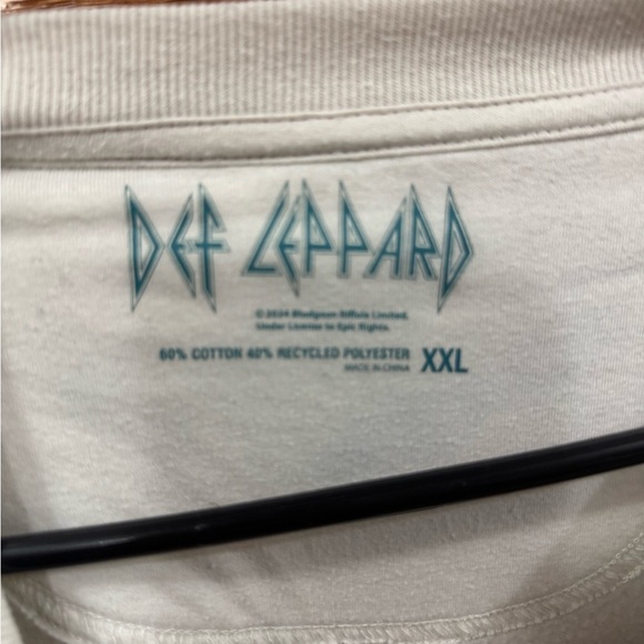 Def Leppard Graphic Cream Sweater - Picture 2 of 2
